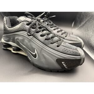 Nike Shox R4 Black Suede Leather HQ1988-001 Size 11 Running Walking Retro Shoes